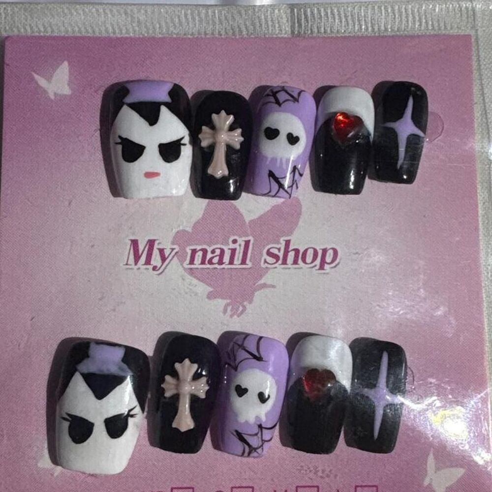 Brand-new gothic Halloween press-on nail set in size Large.